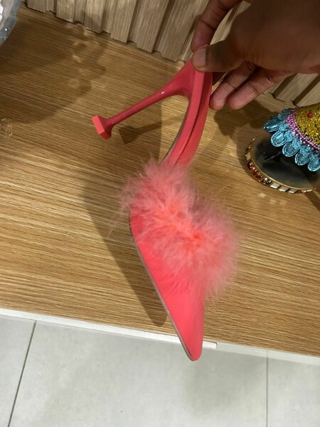 Talons roses
