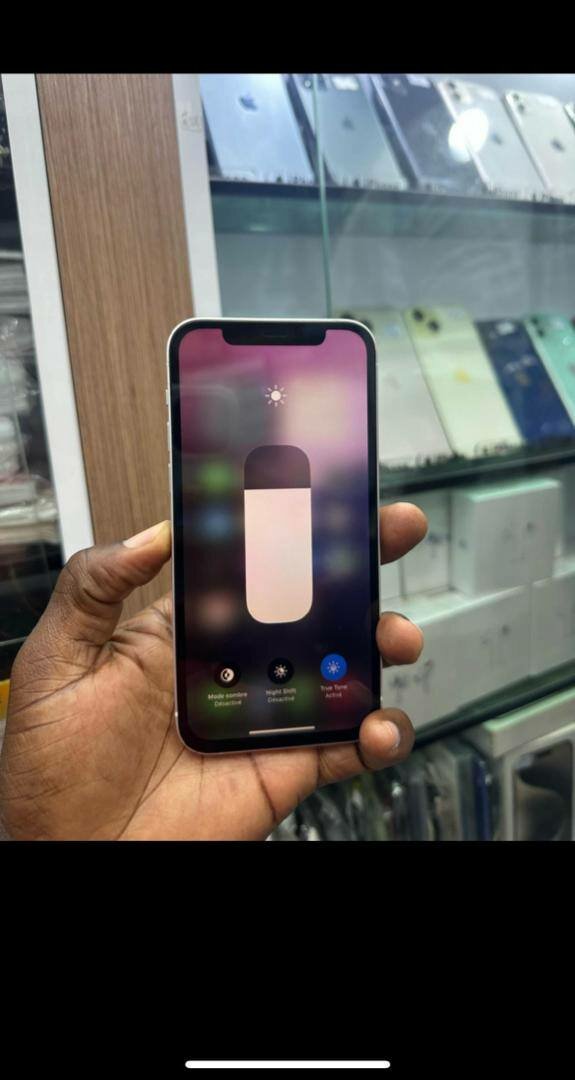 iPhone 12 simple
