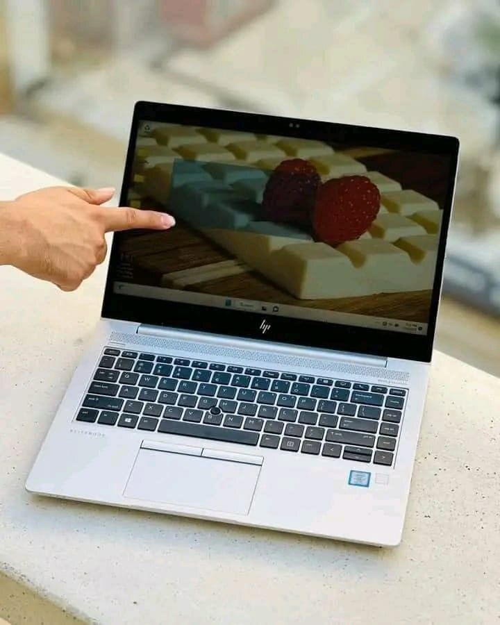 HP elitebook 830 H5