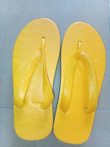 Tongs Jaunes Confortables