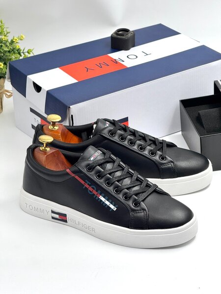 TOMMY HILFIGER BLACK AND WHITE
