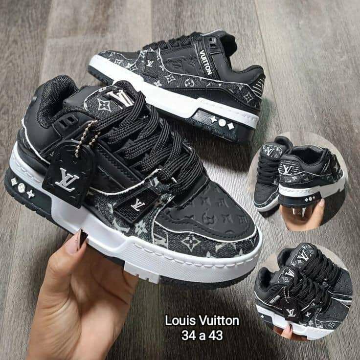 Sneaker