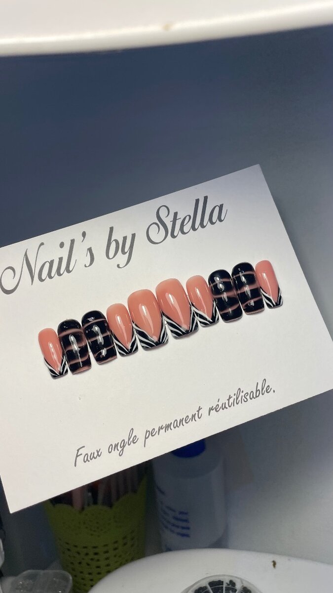 PRESS ON NAILS