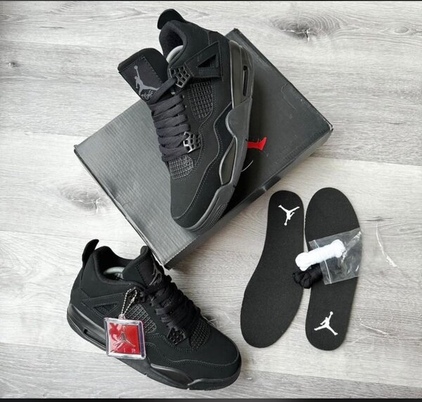 Jordan 4 sneaker