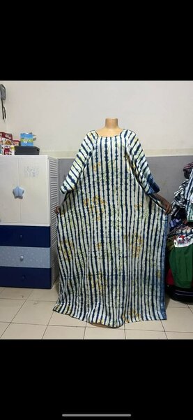 Robe disponible a 8000fr