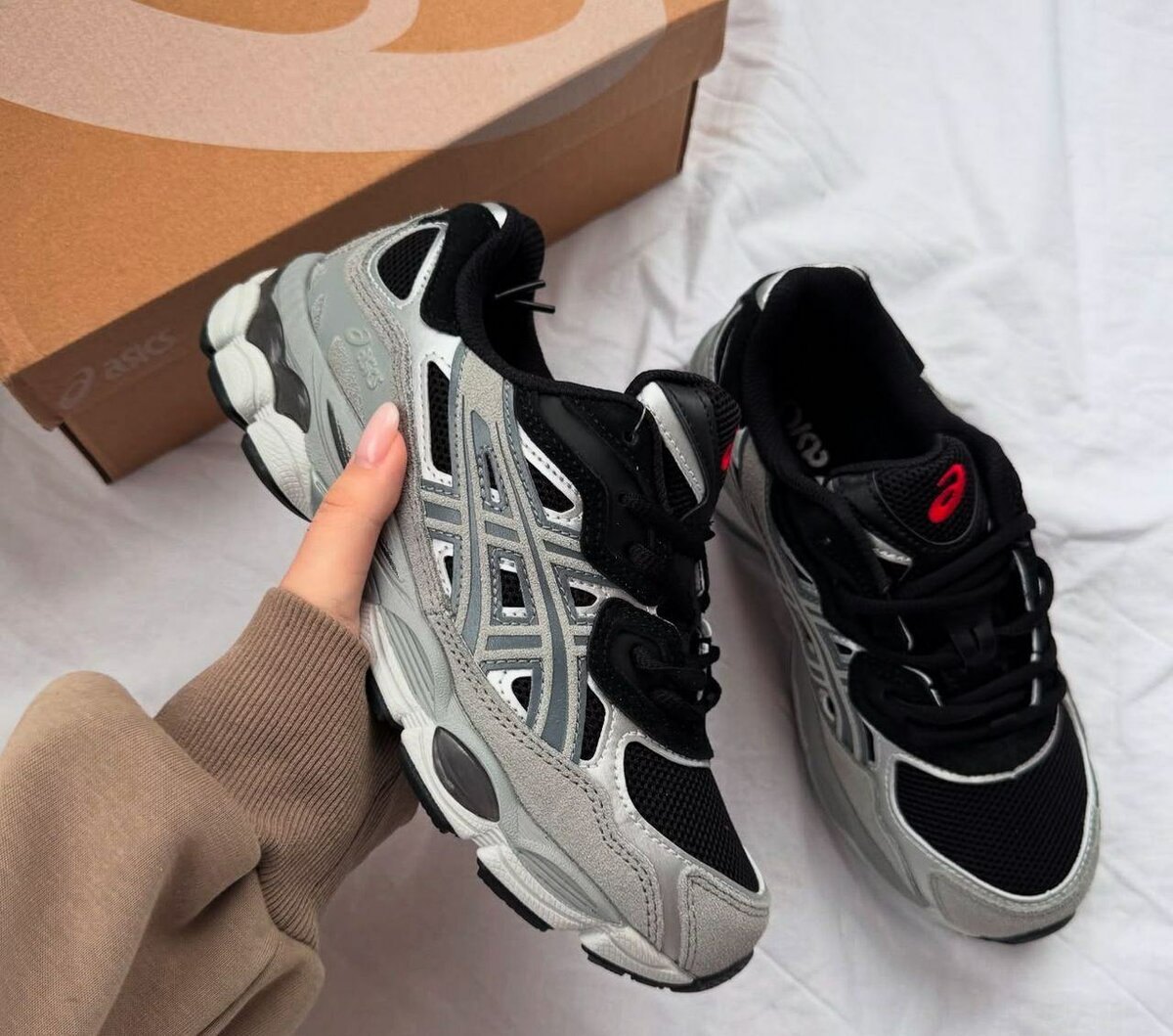 Asics Sneakers