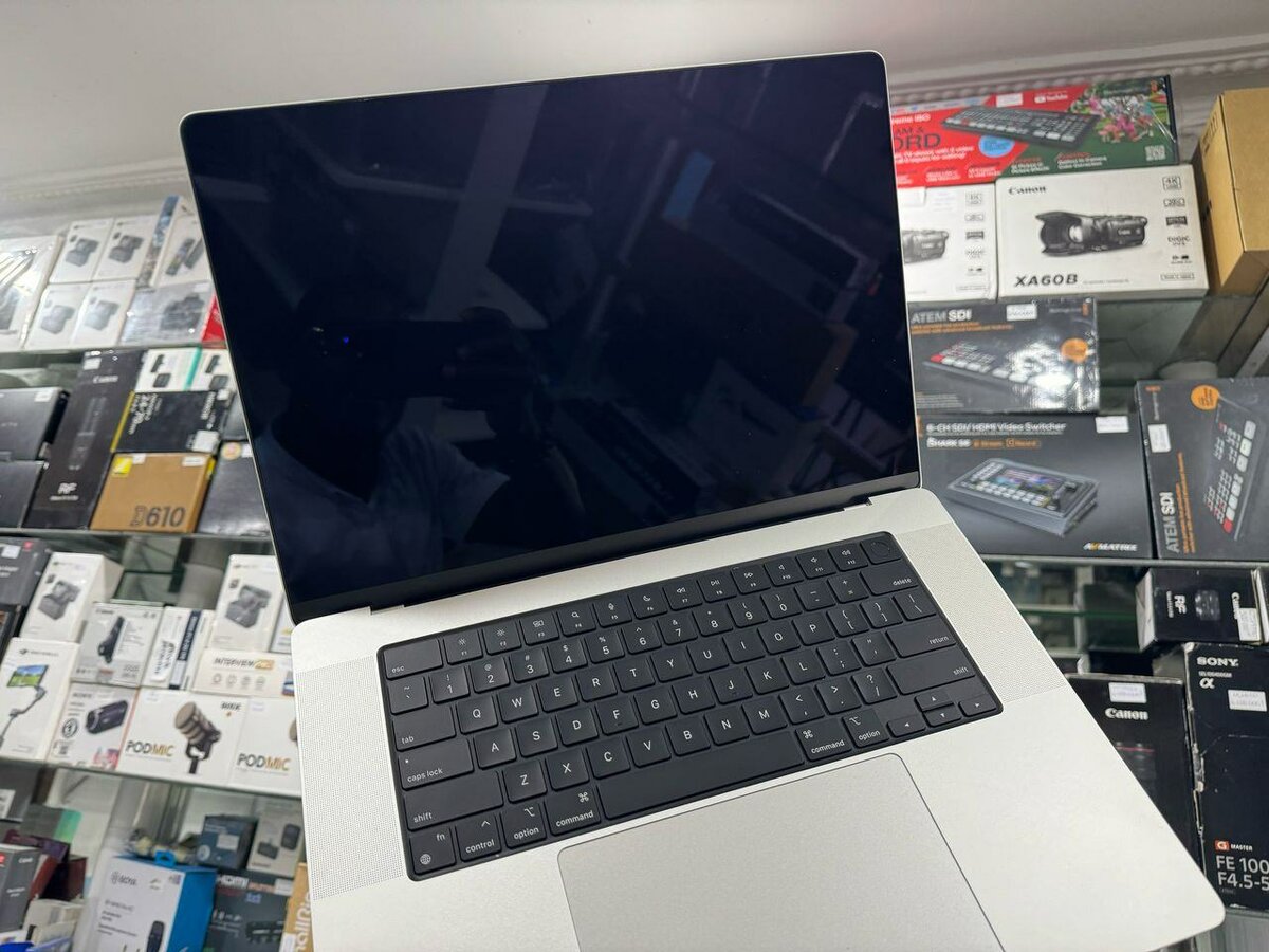 MACBOOK PRO M1 PRO
