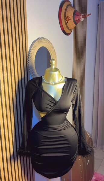 Robe noire sexy manches longues
