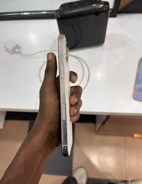 ROGGER IPHONES