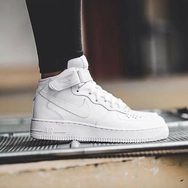 BASKETS NIKE