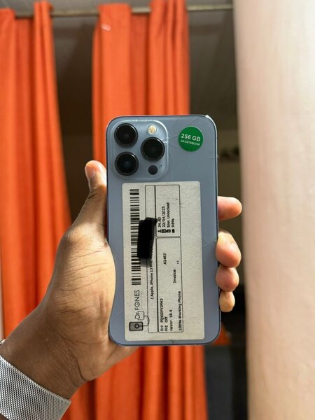 Colis iPhone 13 Pro 256 go