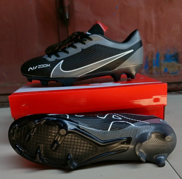 Soccer boots