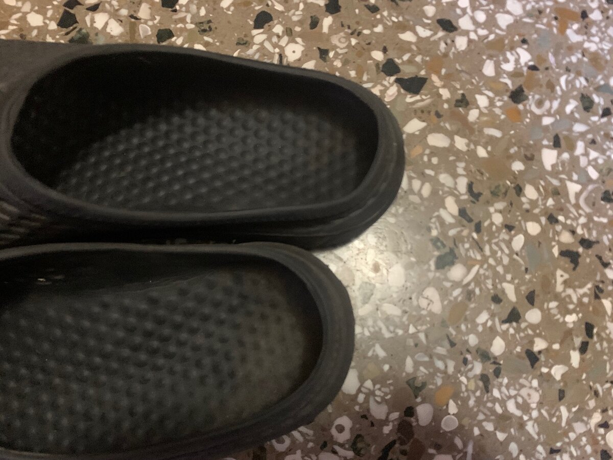 black rubber shoe