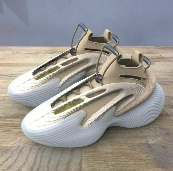 YEEZY V4 700