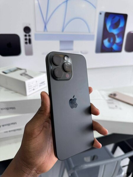 Neatly used iPhone 16 pro max 256gb esim unlocked, -100%,c