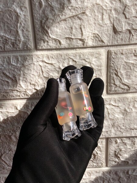 Plain lip gloss