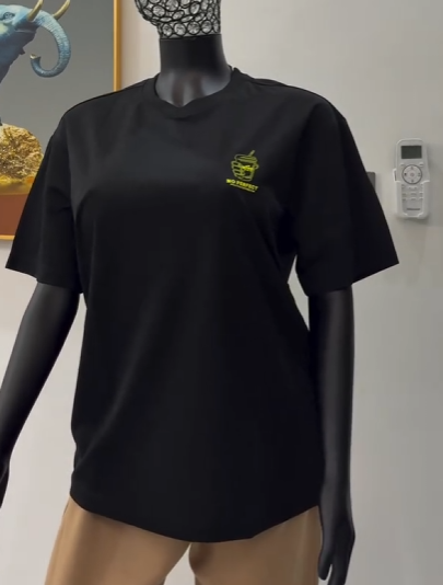 T-shirt black