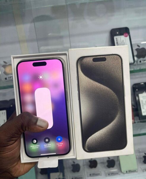 iPhone 15 pro 256 Go