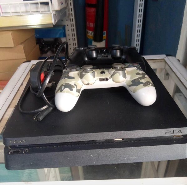 PS4 slim