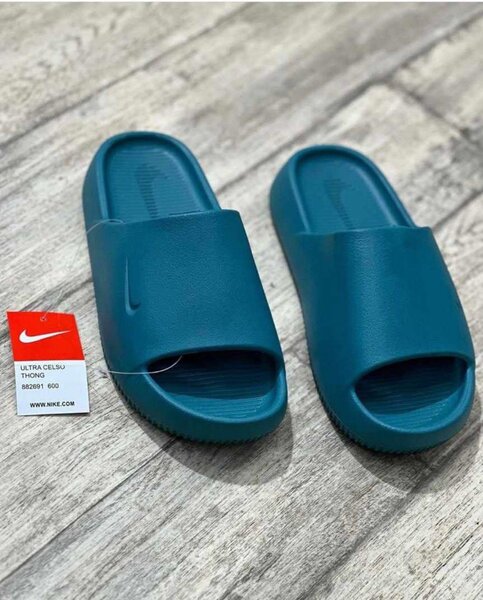 Sandale Nike disponible
