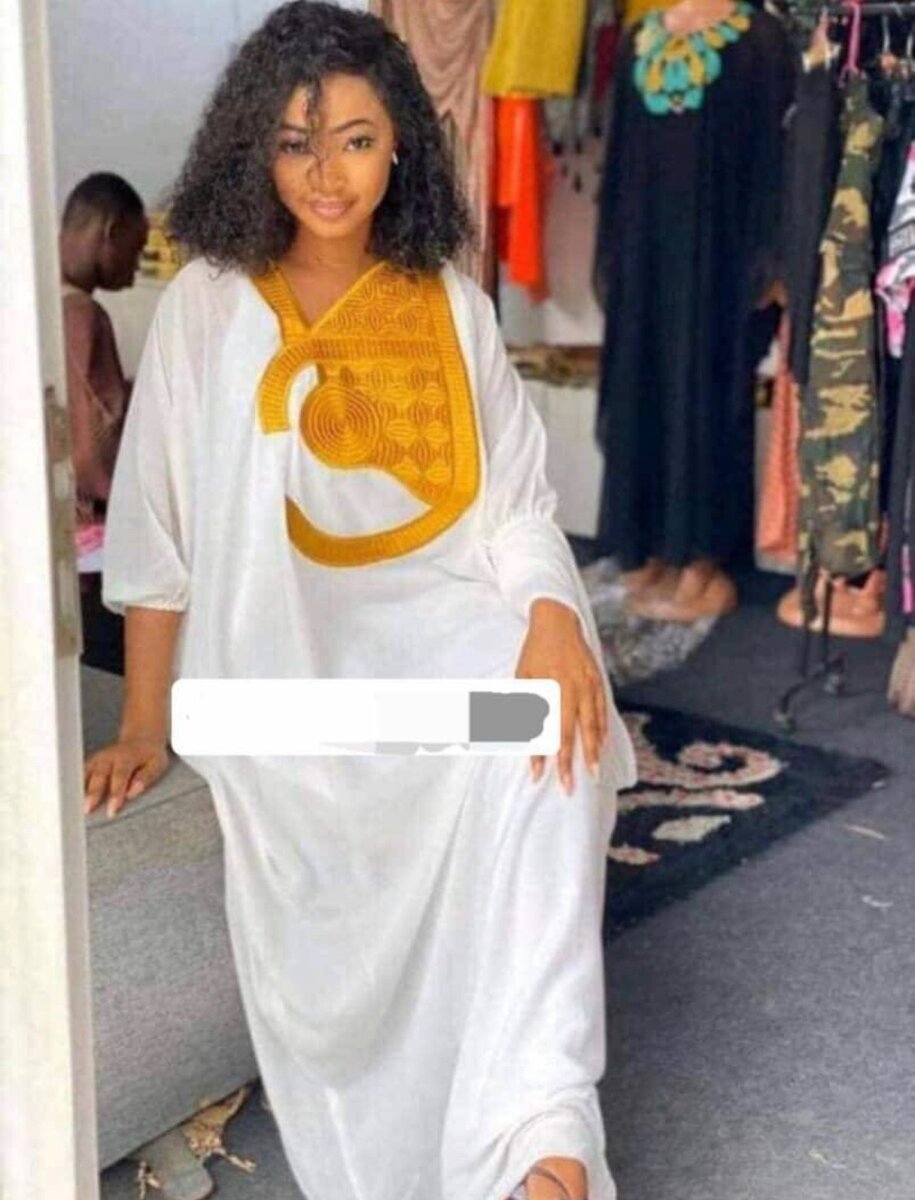 Robes brodées