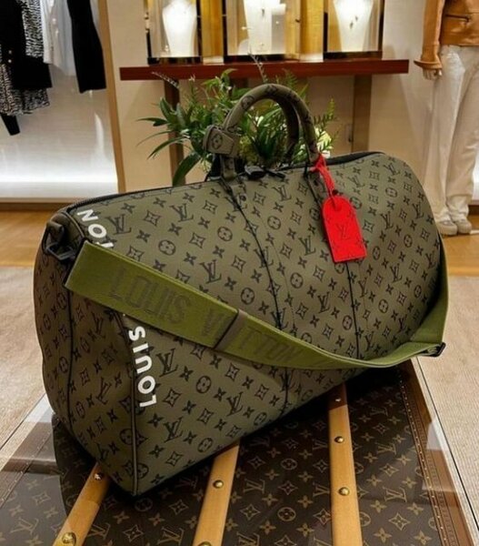 TRAVELING BAG