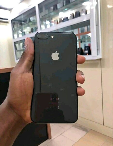 iPhone 8 Plus 64GB Noir