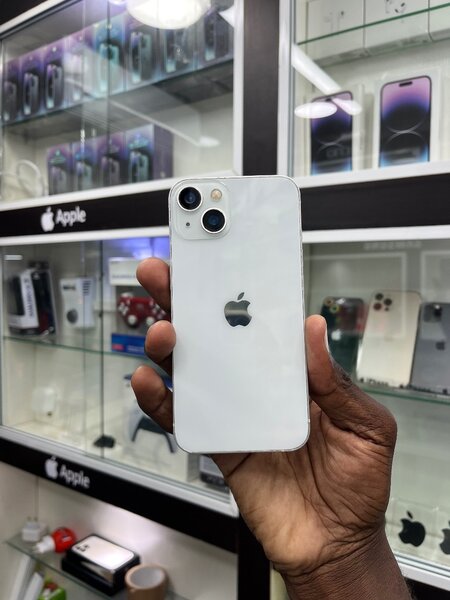 iPhone 13 Simple
