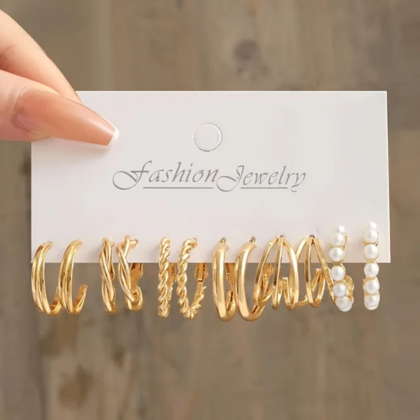 Set de boucles d'oreilles dorées
