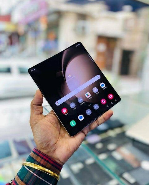 Samsung fold3 capacité 256gigas ram12 casi neuf