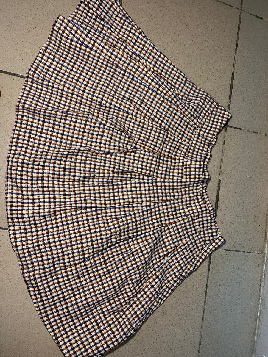 Jupe à carreaux écolière