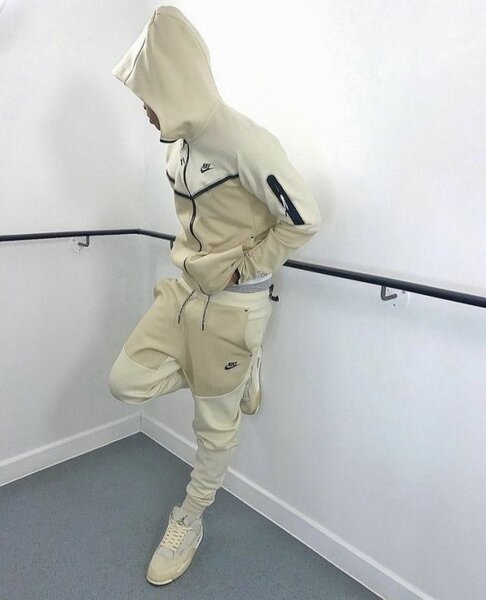 NIKE TECH FLEECE