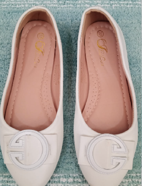 Adult's shoes 