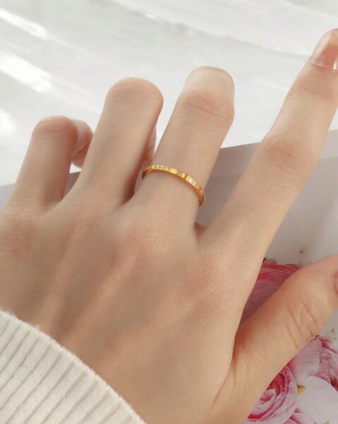 Bague élégante en or avec diamant