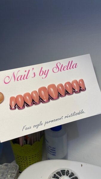 PRESS ON NAILS