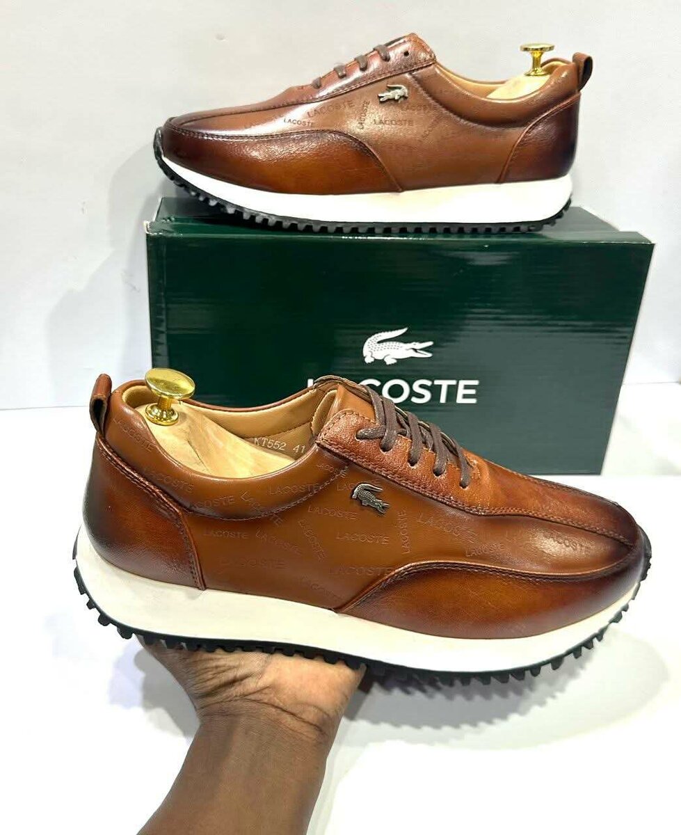 Chaussures Lacoste en cuir élégantes