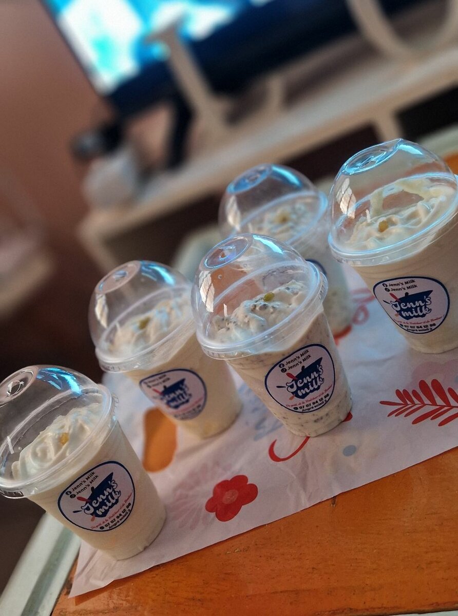 5 POTS DE LAIT OU DÈGUÈ