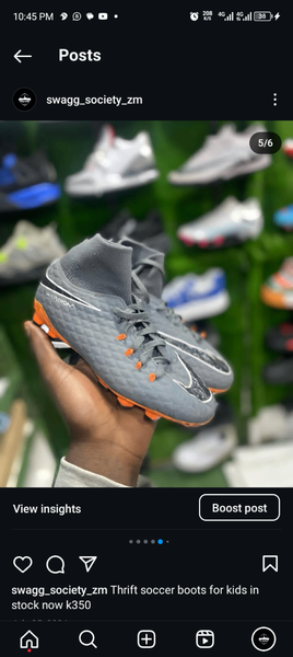 Kids soccer boots