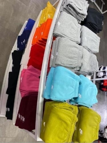 Pantalon nike disponible de très bonne qualité