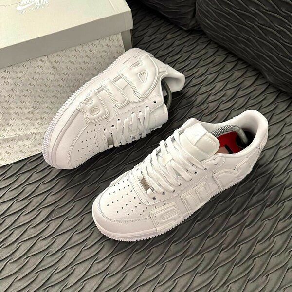 NIKE AIRFORCE 1