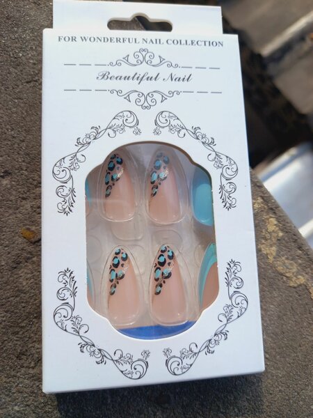 2 paquets ongles Postiches