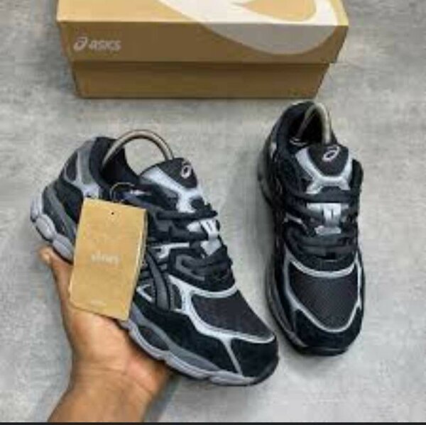 Asics Sneakers