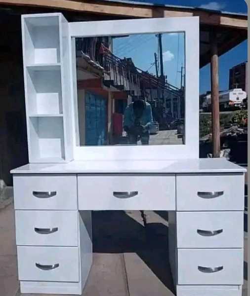 Female dresser