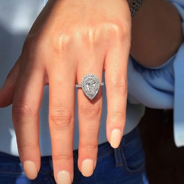 Teardrop engagement ring