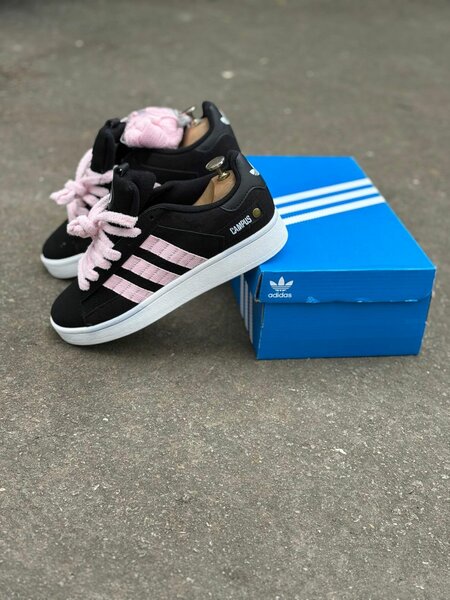 Baskets noires et roses Adidas