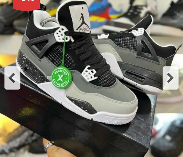 Air Jordan Retro 4