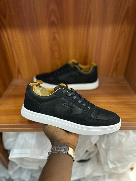 Baskets noires en cuir élégantes