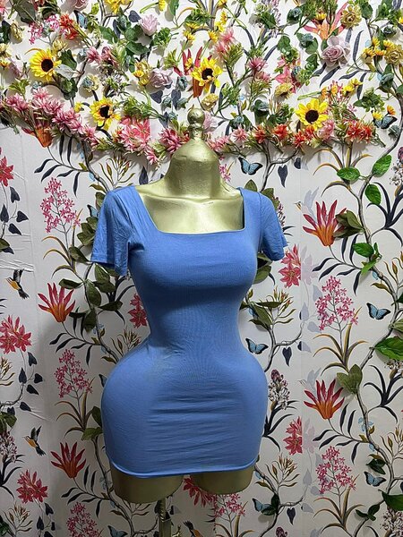 Robe moulante bleue élégante