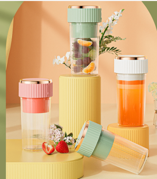 Mini fruit blender