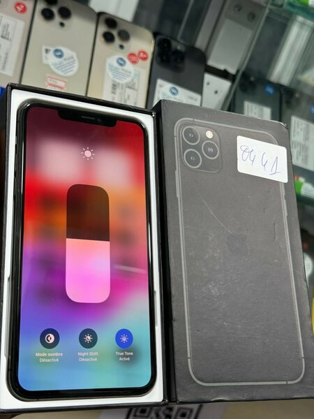 iPhone 11 Pro Max 256g très propre